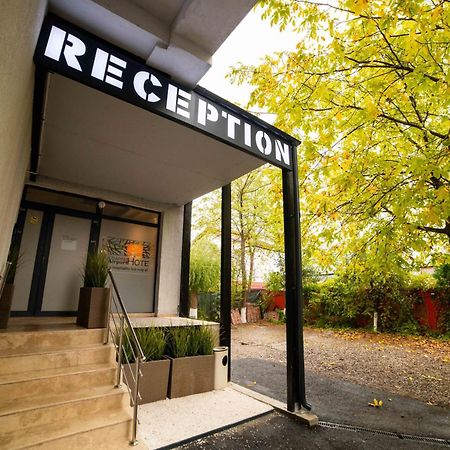 Bucharest Airport Accomodation Aparthotel Otopeni Exteriör bild