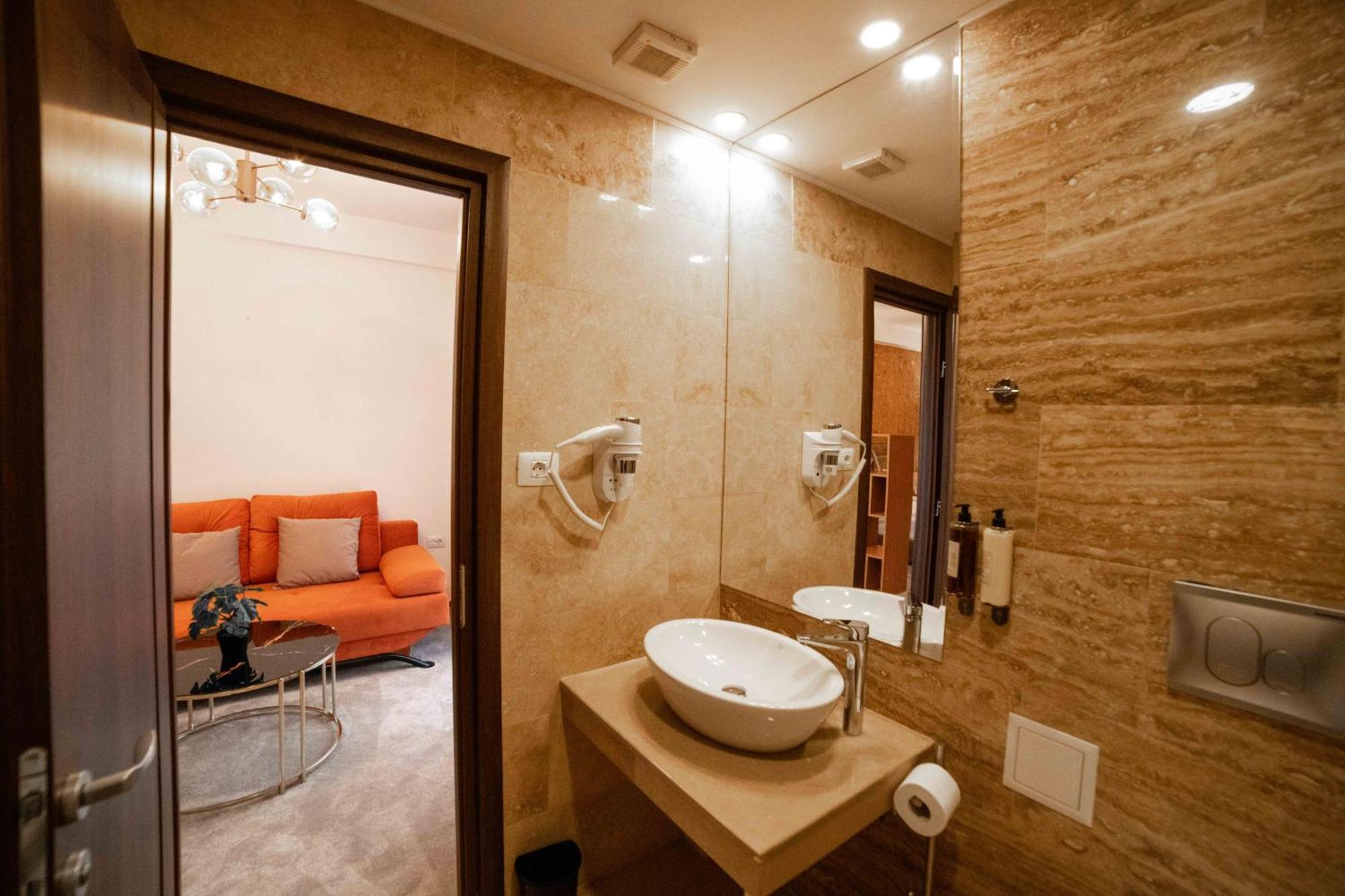 Bucharest Airport Accomodation Aparthotel Otopeni Exteriör bild