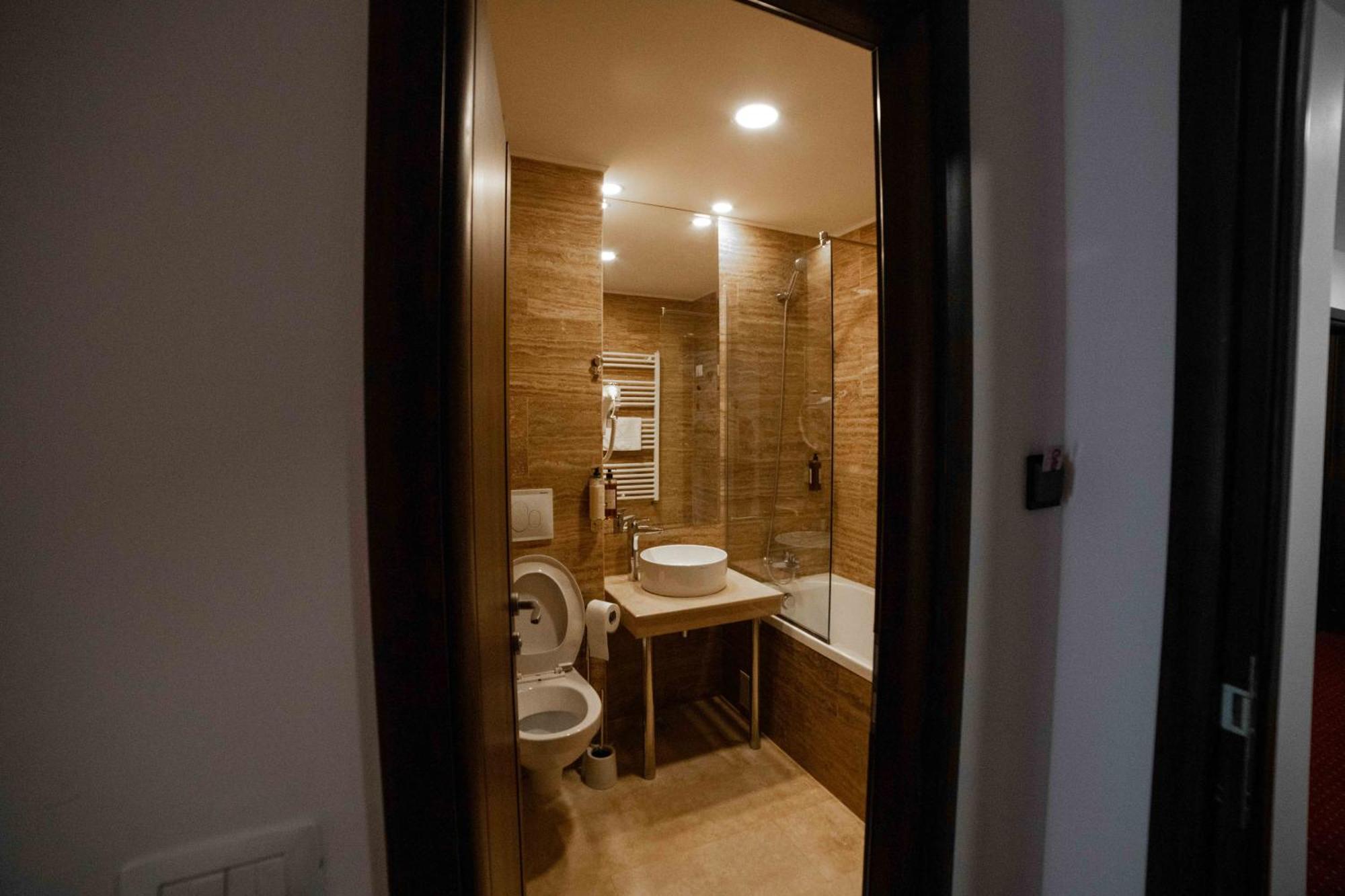 Bucharest Airport Accomodation Aparthotel Otopeni Exteriör bild