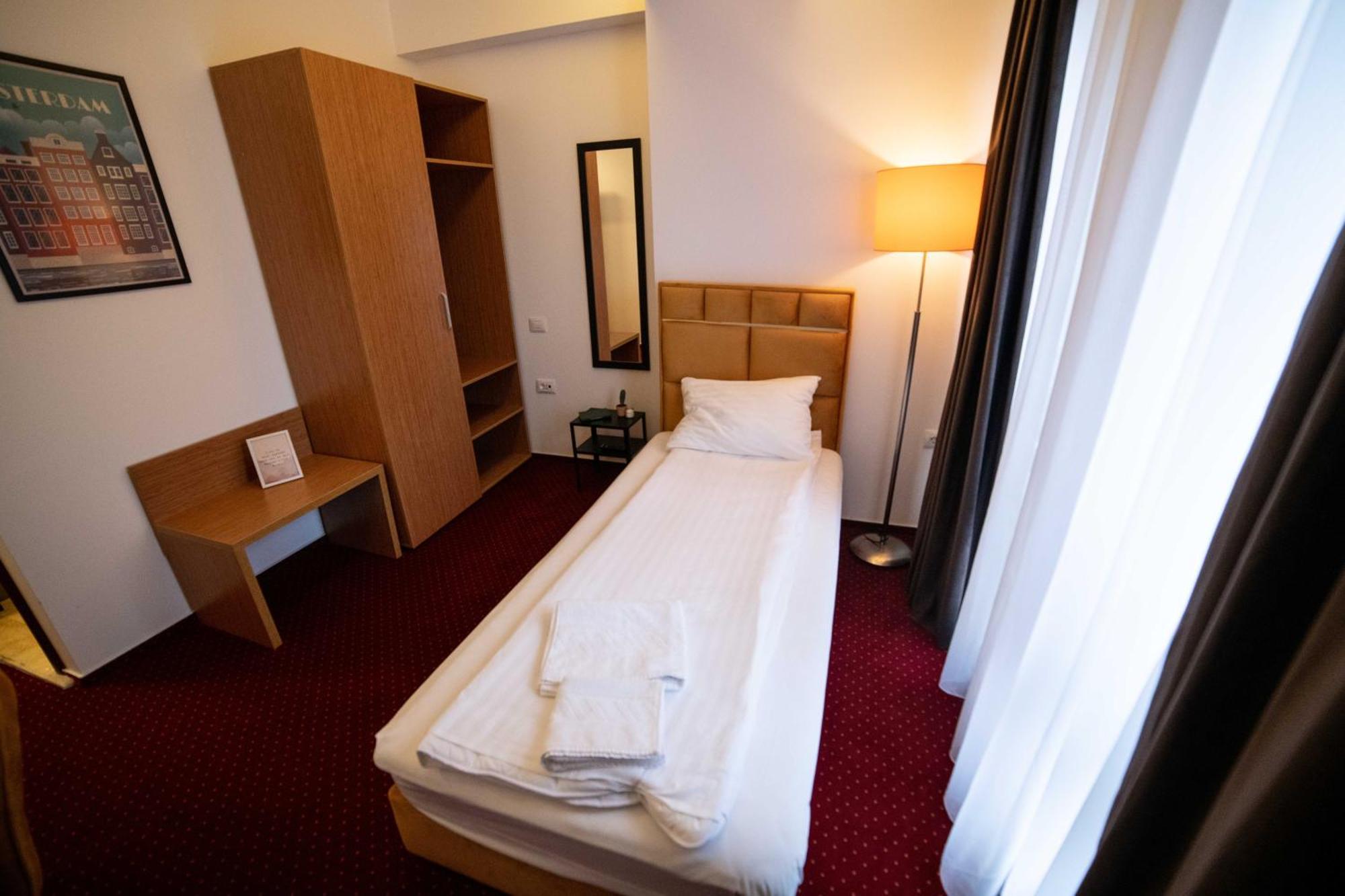 Bucharest Airport Accomodation Aparthotel Otopeni Exteriör bild
