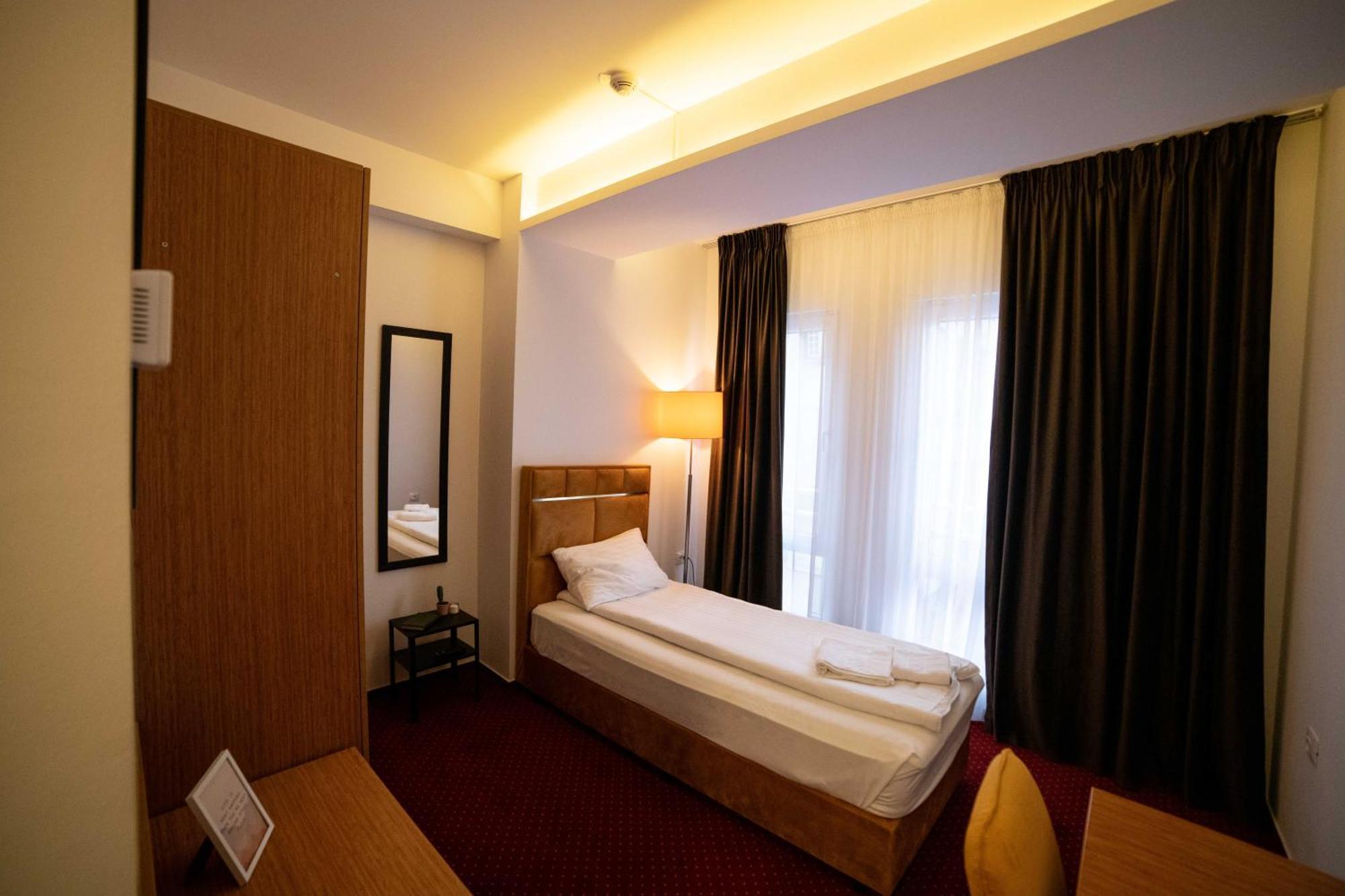 Bucharest Airport Accomodation Aparthotel Otopeni Exteriör bild