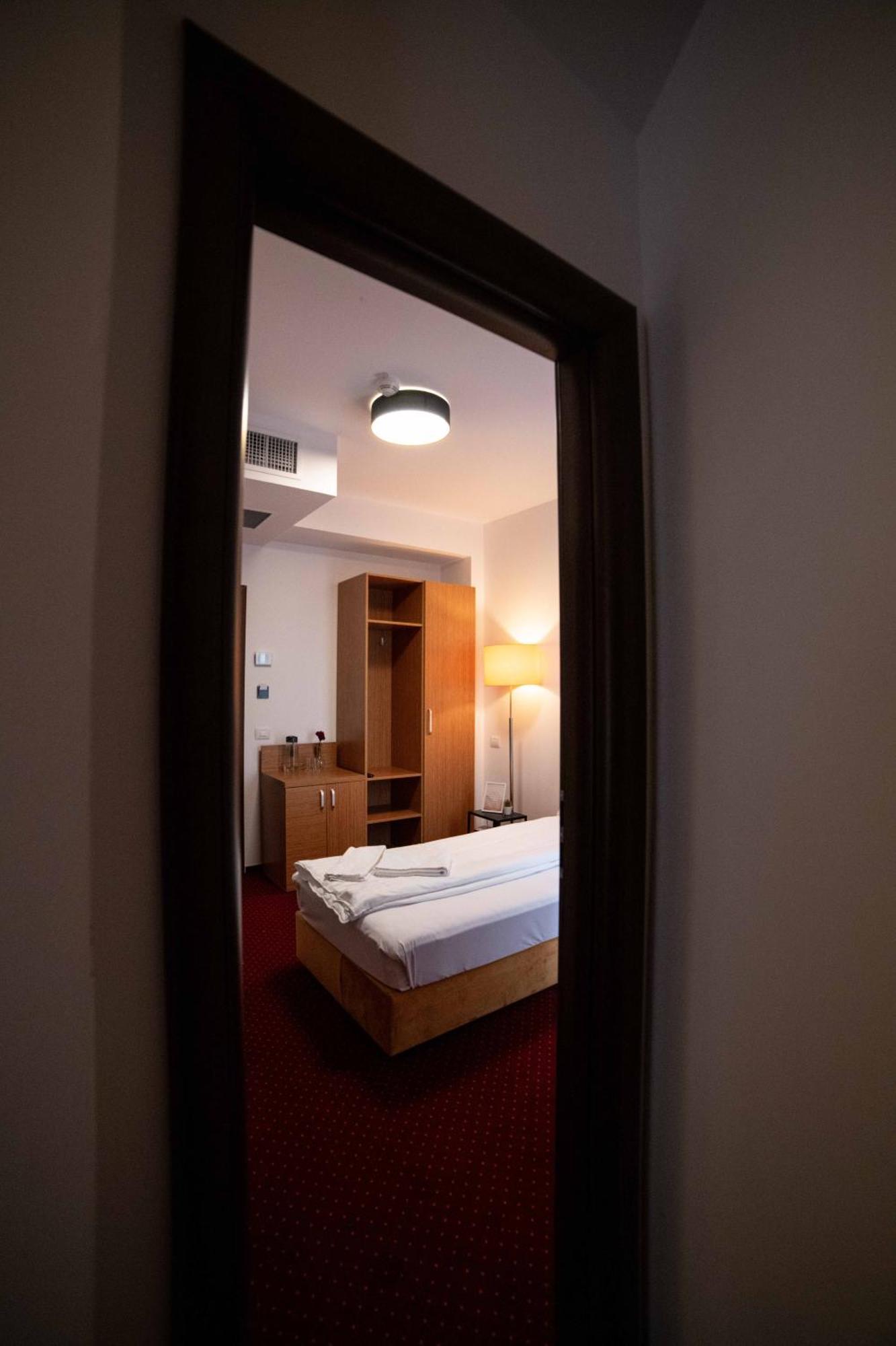 Bucharest Airport Accomodation Aparthotel Otopeni Exteriör bild