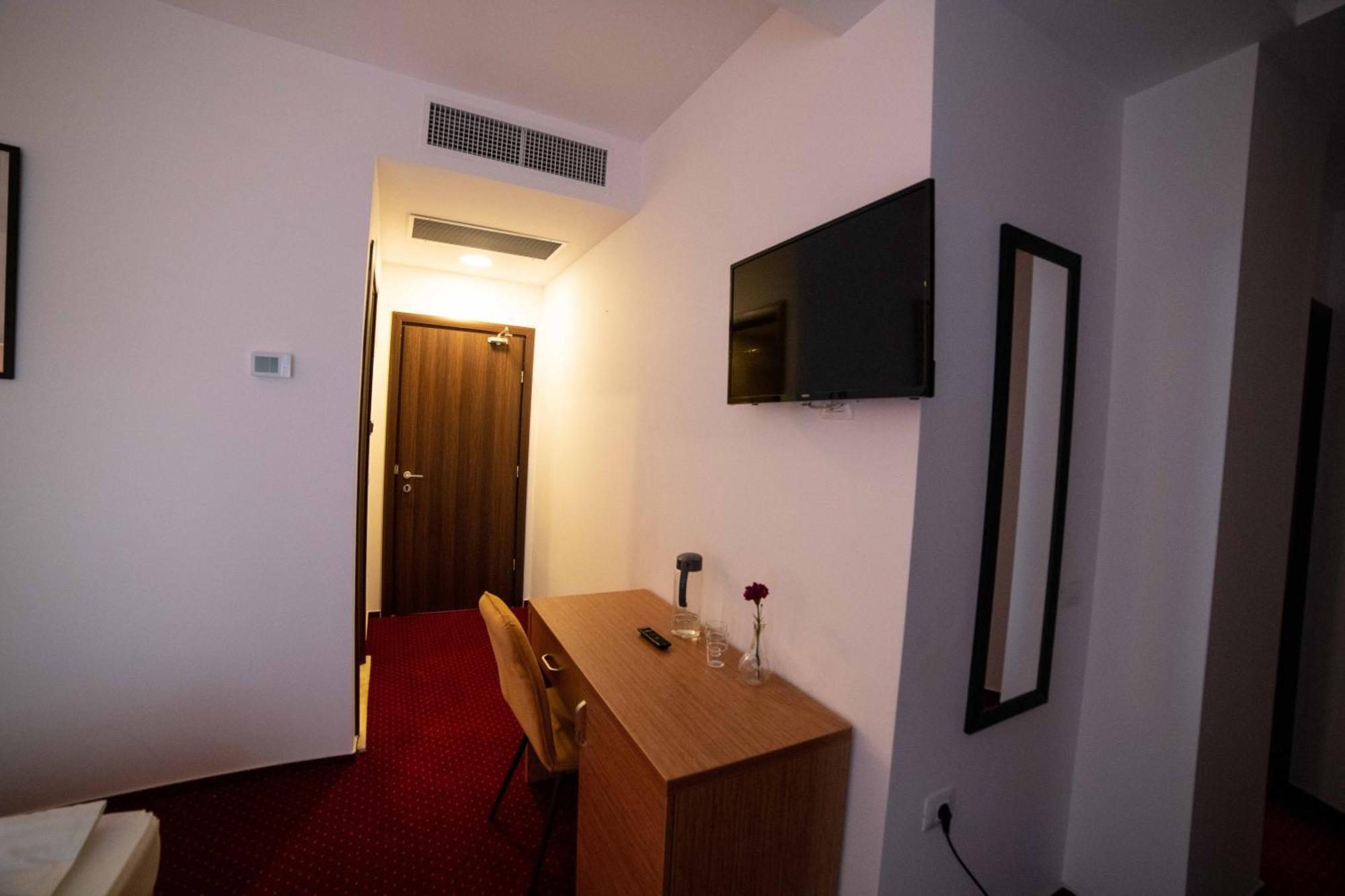 Bucharest Airport Accomodation Aparthotel Otopeni Exteriör bild
